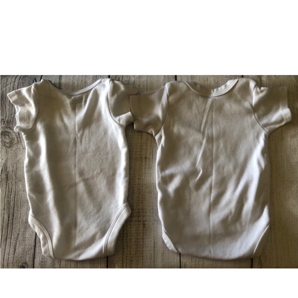 2 Pk Bodysuits “NB “Little Sister” On One And “Stop Texting And Just Feed Me” - Picture 2 of 4